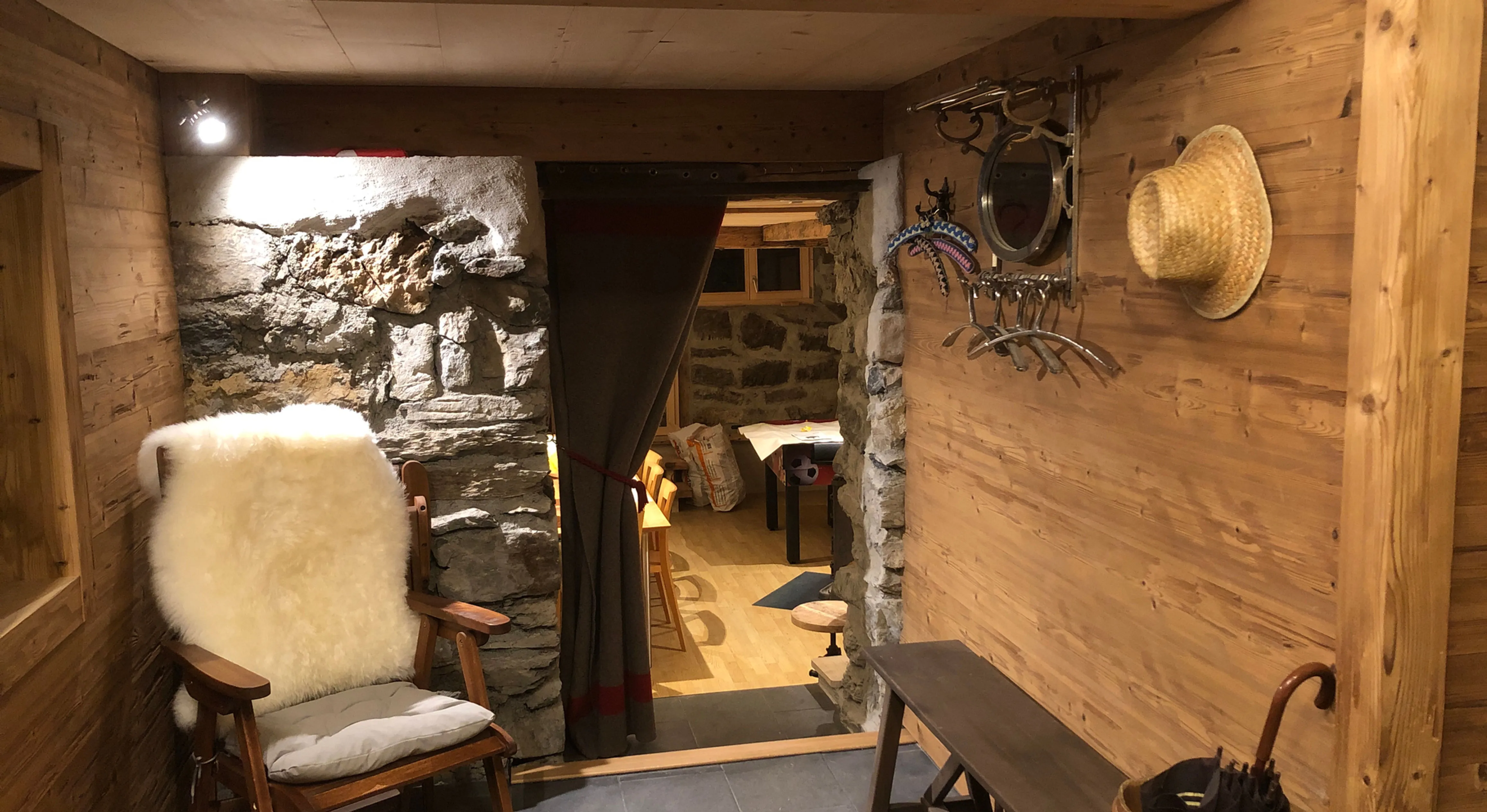 Sanierung Alphütte Sackweidli Außen/Hot-Tub
