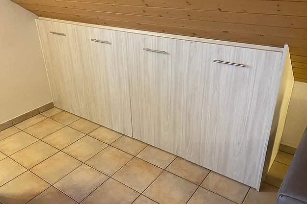 Korpus in Dachschräge